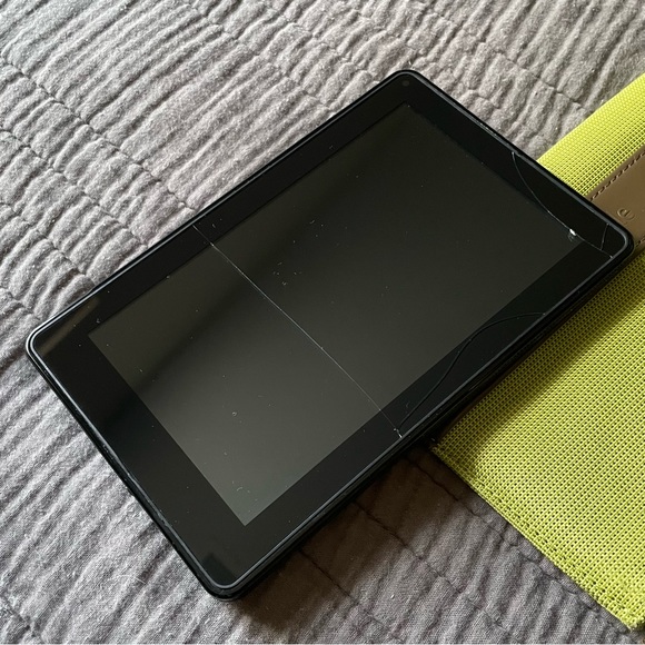 Amazon Kindle Fire 1st Generation 7” Screen Wifi Black Model DO1400 - Picture 6 of 11